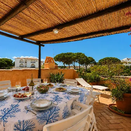 Dom wakacyjny Sea View Three-bedroom House 50m From The *
