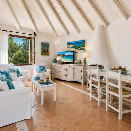 Sea View Three-bedroom House 50m From The Dom wakacyjny Baja Sardinia