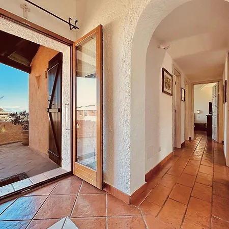 Sea View Three-bedroom House 50m From The Baja Cerdeña