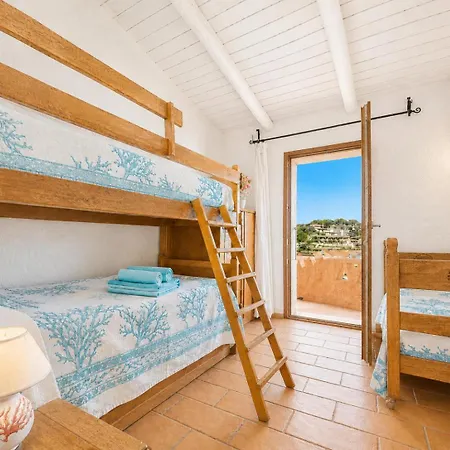 Сasa de vacaciones Sea View Three-bedroom House 50m From The Baja Cerdeña