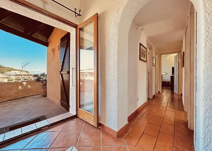 Beach Home Baja Sardinia Байя Сардиния